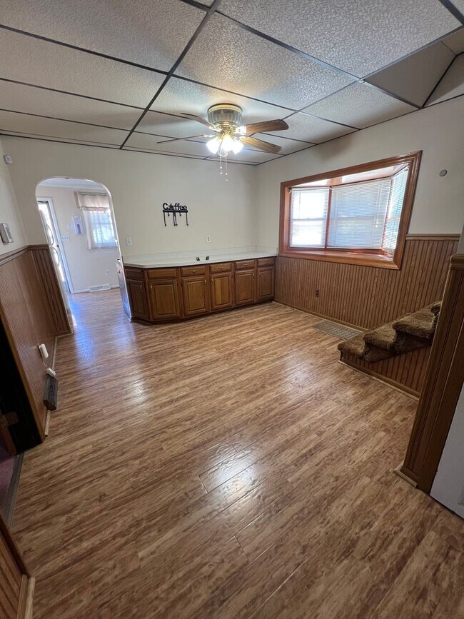 Foto del edificio - Coming Soon! Northend Spacious 3 bedroom 1...