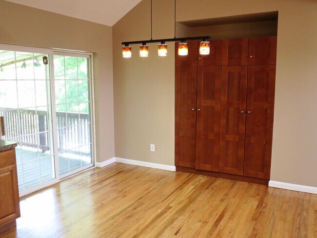 Building Photo - Super-Star Hi Ranch For Rent