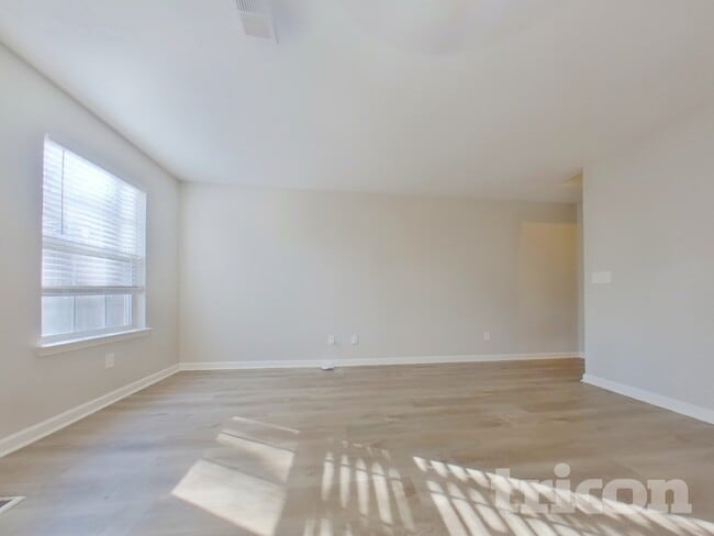 Building Photo - 613 Amberwood Dr