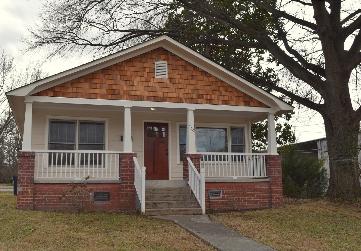 Primary Photo - 700 Charles Ave
