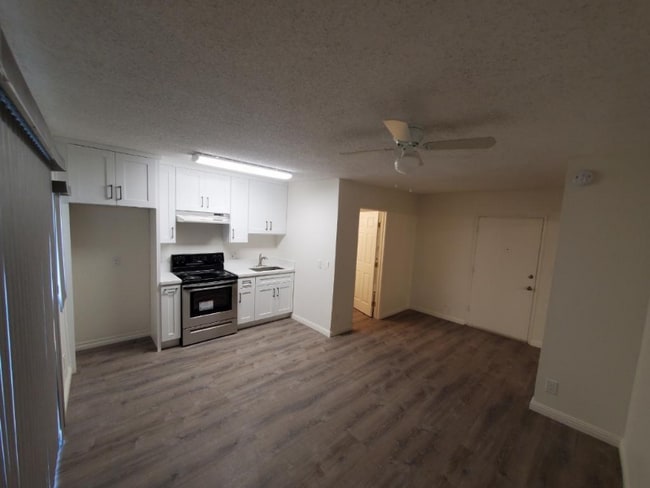 Foto del edificio - 13059 Oxnard St