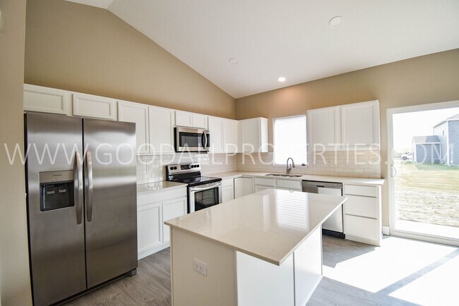 Foto del edificio - 4 Bedroom 3 Bathroom Ranch with a Finished Basement in Waukee