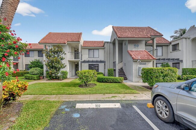 Foto del edificio - 5560 Fairway Park Dr