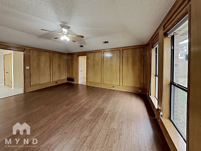 Building Photo - 4211 Spring Meadow Ln