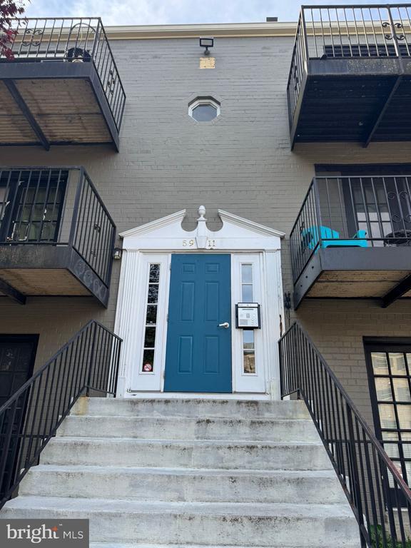 Building Photo - 5911 Quantrell Ave