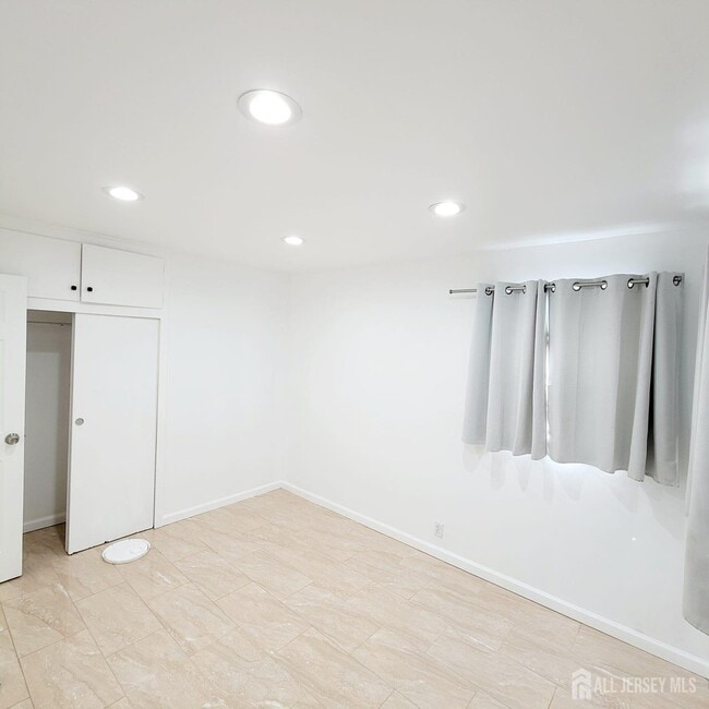 Foto del edificio - 216 Bloomfield Ave