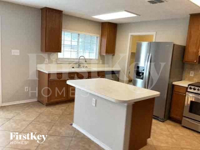 Building Photo - 2800 Chisholm Trail
