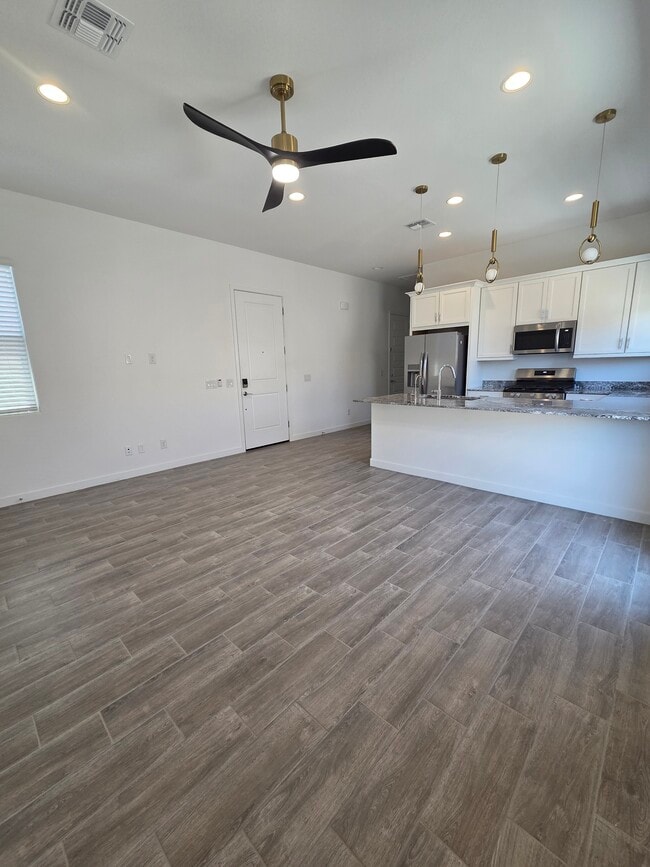 Building Photo - 23039 E Roundup Way