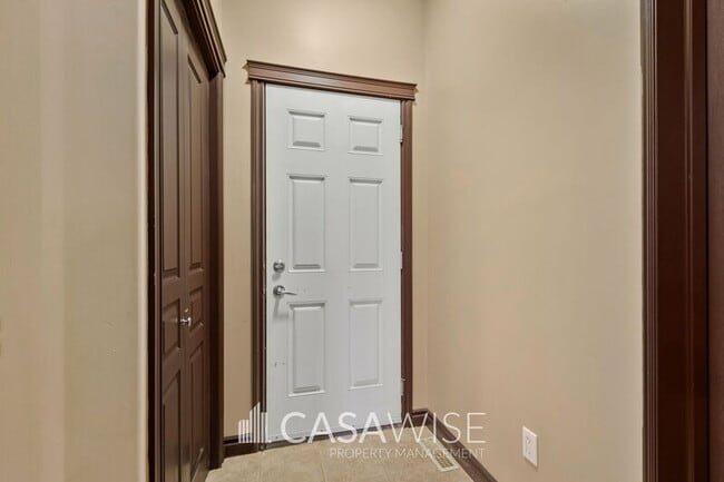 Building Photo - 102 W Haven Dr