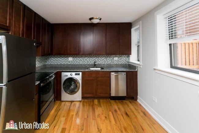 Building Photo - 566 W Arlington Pl