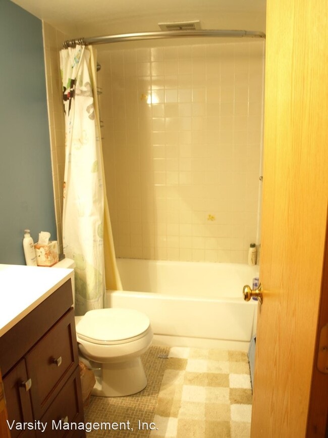 Building Photo - 2 br, 1 bath Apartment - 1015 Vaughn 1015 ...