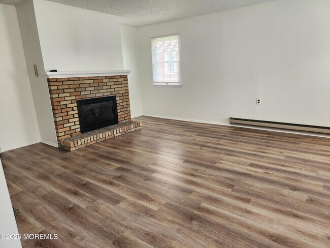 Building Photo - 206 Yorktowne Dr
