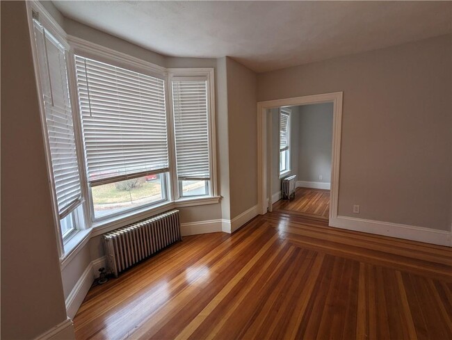 Foto del edificio - 138 Waite Ave