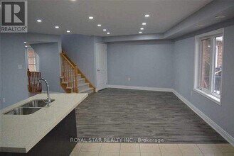 Building Photo - 54 Baycliffe Cres