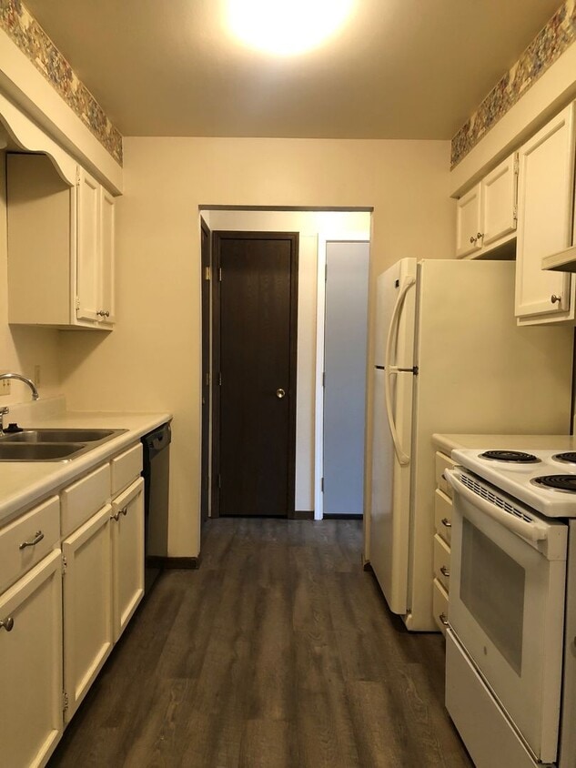 Primary Photo - 3355 W Laskey Rd