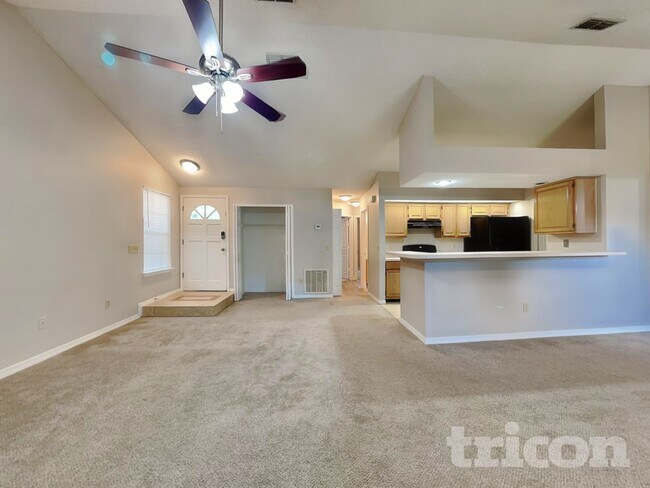 Foto del edificio - 8129 Mactavish Way W