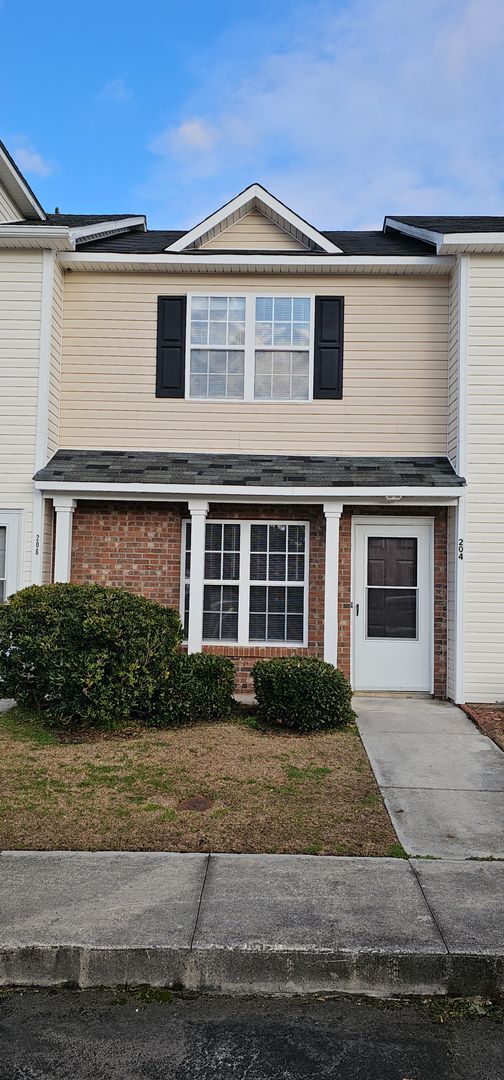 Building Photo - 2 bedroom 2 1/2 bath Rental