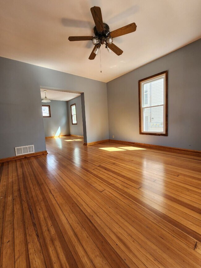 Sala de estar - 1629 W Main St