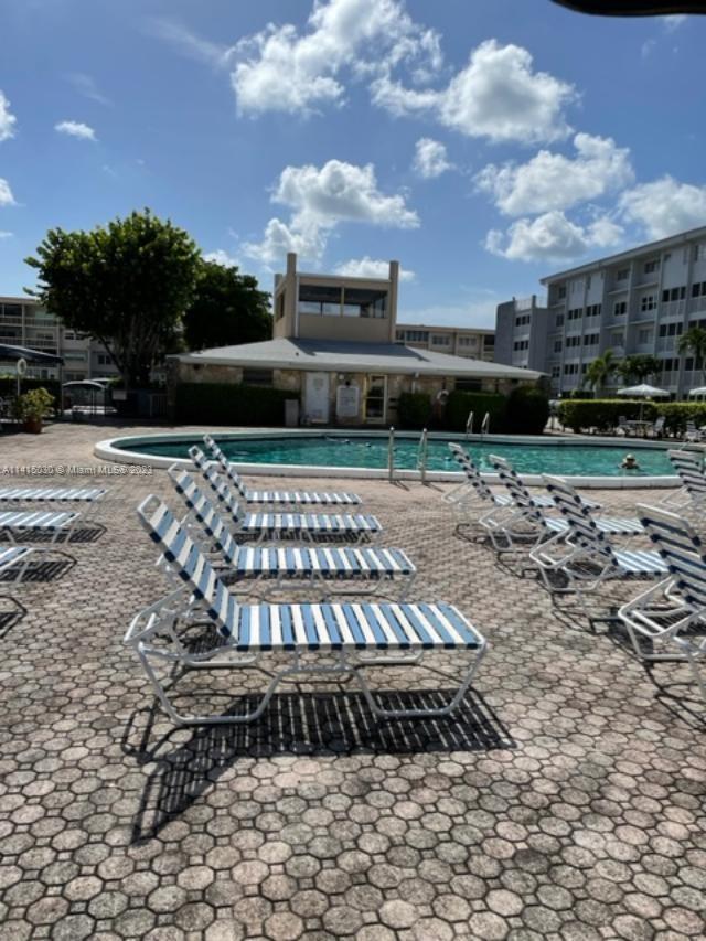 Building Photo - 2 bedroom in Hallandale FL 33009