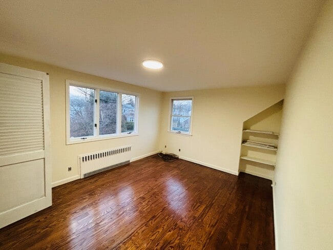 Building Photo - 13 Chestnut St