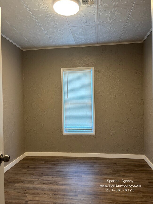 Foto del edificio - 1727 Pease Ave