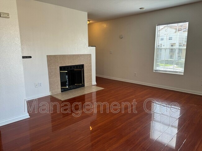 Building Photo - 2090 Highpointe Dr