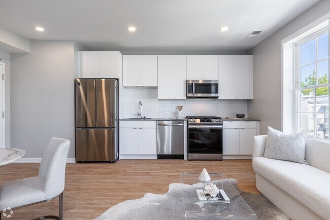 Foto del edificio - 2210 Wisconsin Ave NW