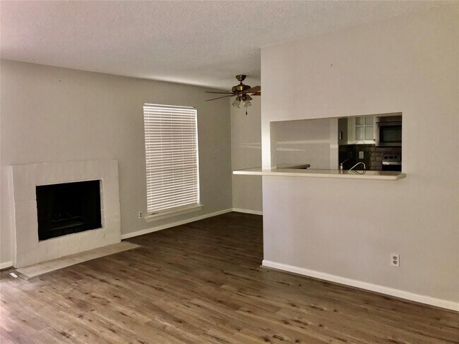 Building Photo - 700 Thicket Ln