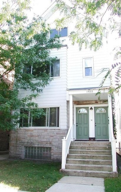 Primary Photo - 1833 W Belle Plaine Ave