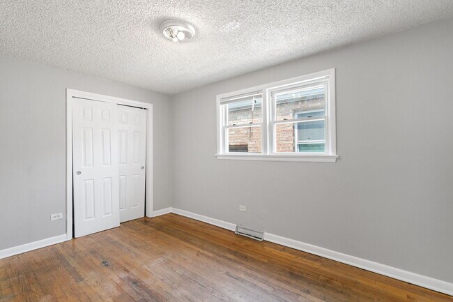 Building Photo - 7216 S Central Park Ave