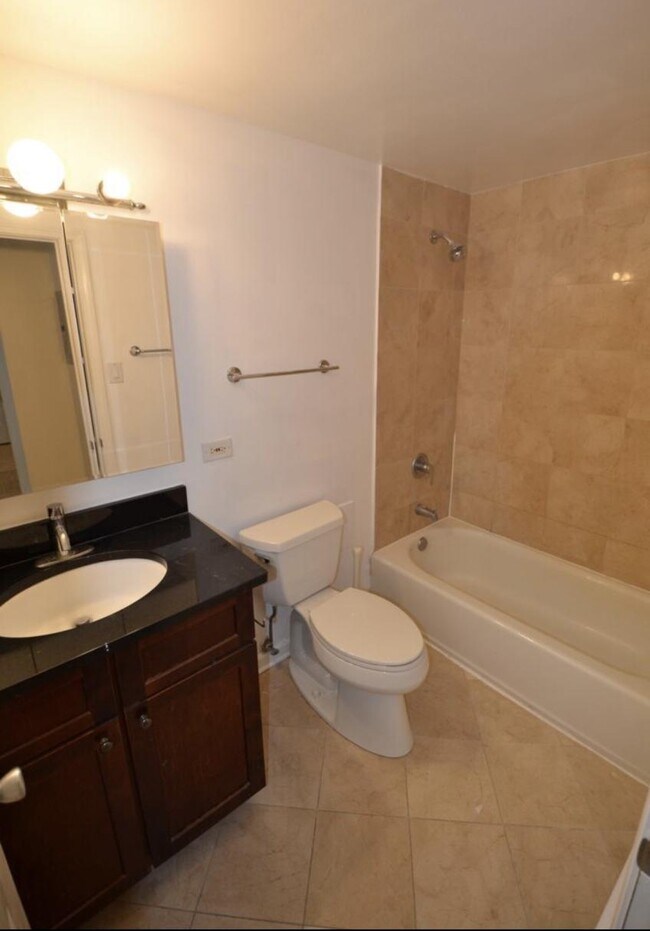 Foto del edificio - 4180 N Marine Dr