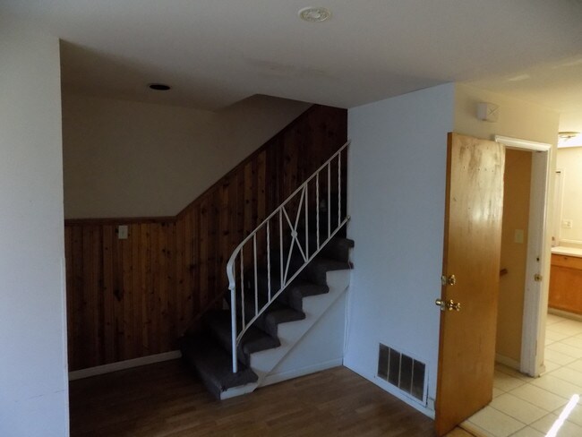 Building Photo - 2131 Ash St