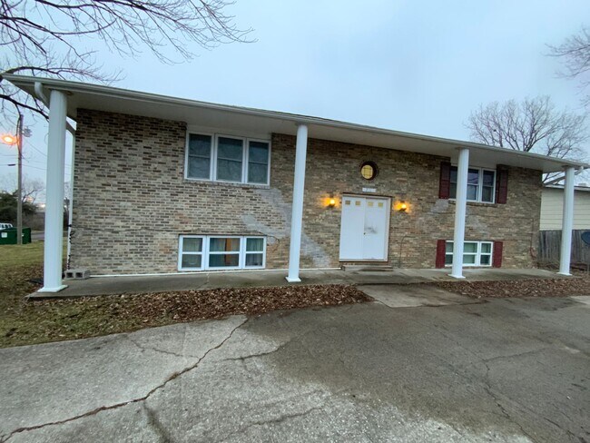 Foto del edificio - 211 Snead Dr
