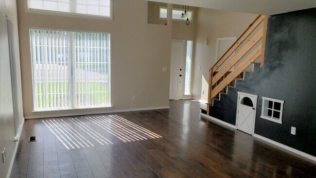 Foto del edificio - 3 Bedroom with large yard.