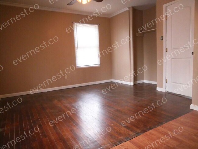 Building Photo - 301 Labrook Dr