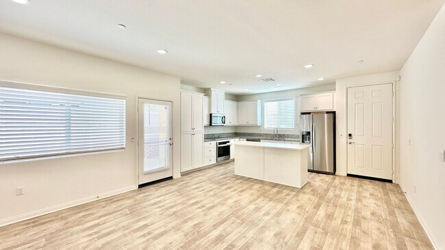 Foto del edificio - Beautiful Newer Construction Two-Story Home in Bonsall, Minutes to Everything!