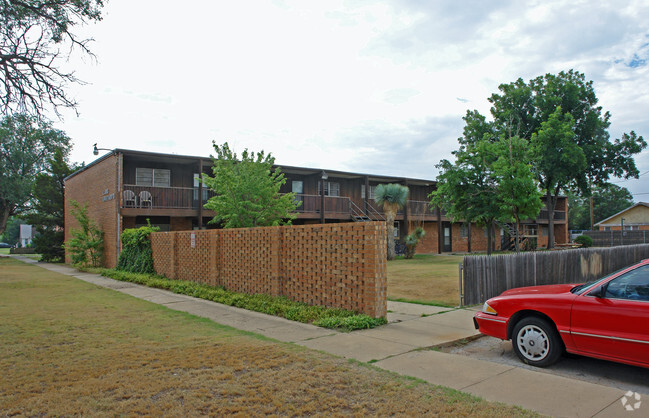 Building Photo - Llano Apartments