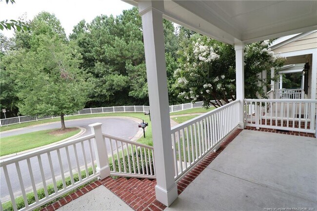 Building Photo - 5013 Sunny Creek Ln