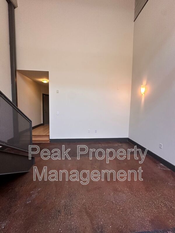 Foto del edificio - 212 W 7th St