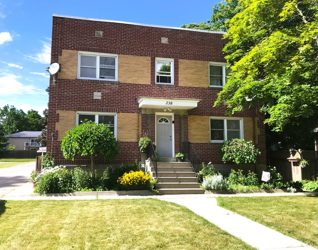 Primary Photo - 238 James St E