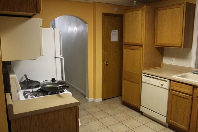 Building Photo - 1132 Emerald Ave