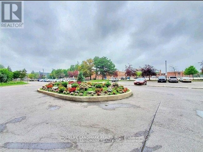 Photo du bâtiment - 1338 York Mills Rd