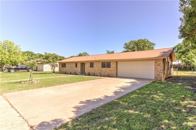Building Photo - 2505 Mesquite Ln