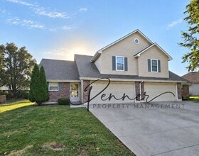 Building Photo - 405 SW Hoke Ln