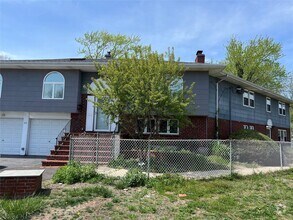 Building Photo - 82 Yale Ave