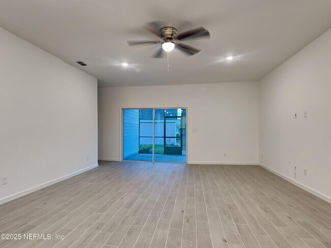 Foto del edificio - 9005 Latigo Ln