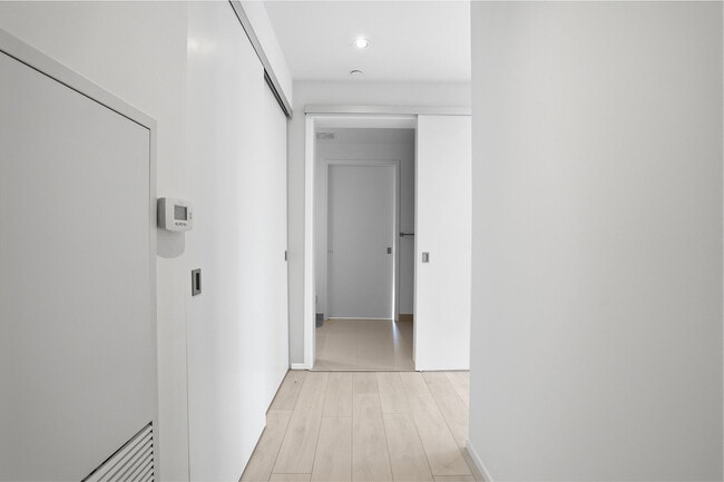 Building Photo - 159-2159 Dundas St E