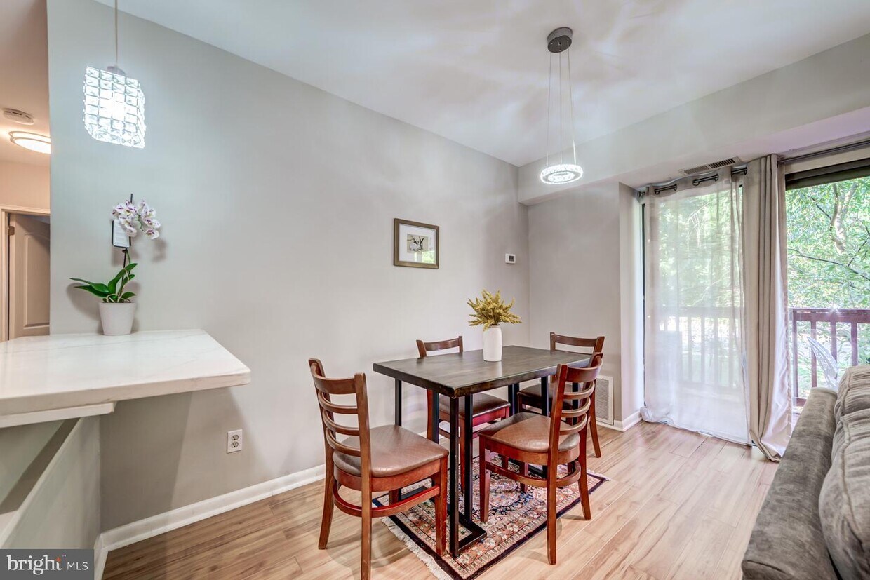 101 Skyhill Rd Unit 204, Alexandria, VA 22314 Room for Rent in