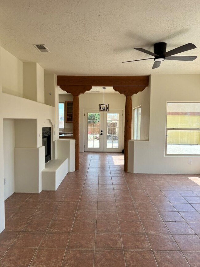 Building Photo - Charming Southwest Living Near Santa Fe Co...