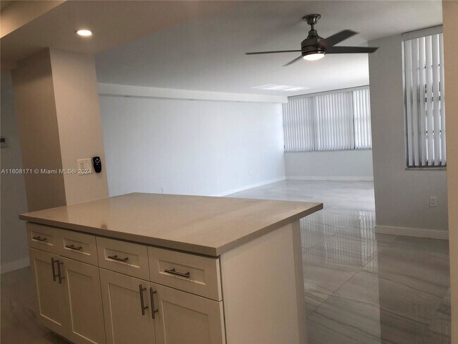 Foto del edificio - 18051 Biscayne Blvd